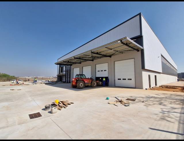 1,984M² WAREHOUSE TO LET IN JET PARK